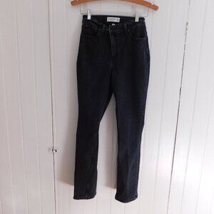 🦌 Abercrombie & Fitch Curve Love The 90's Slim Straight Ultra High Rise Jeans